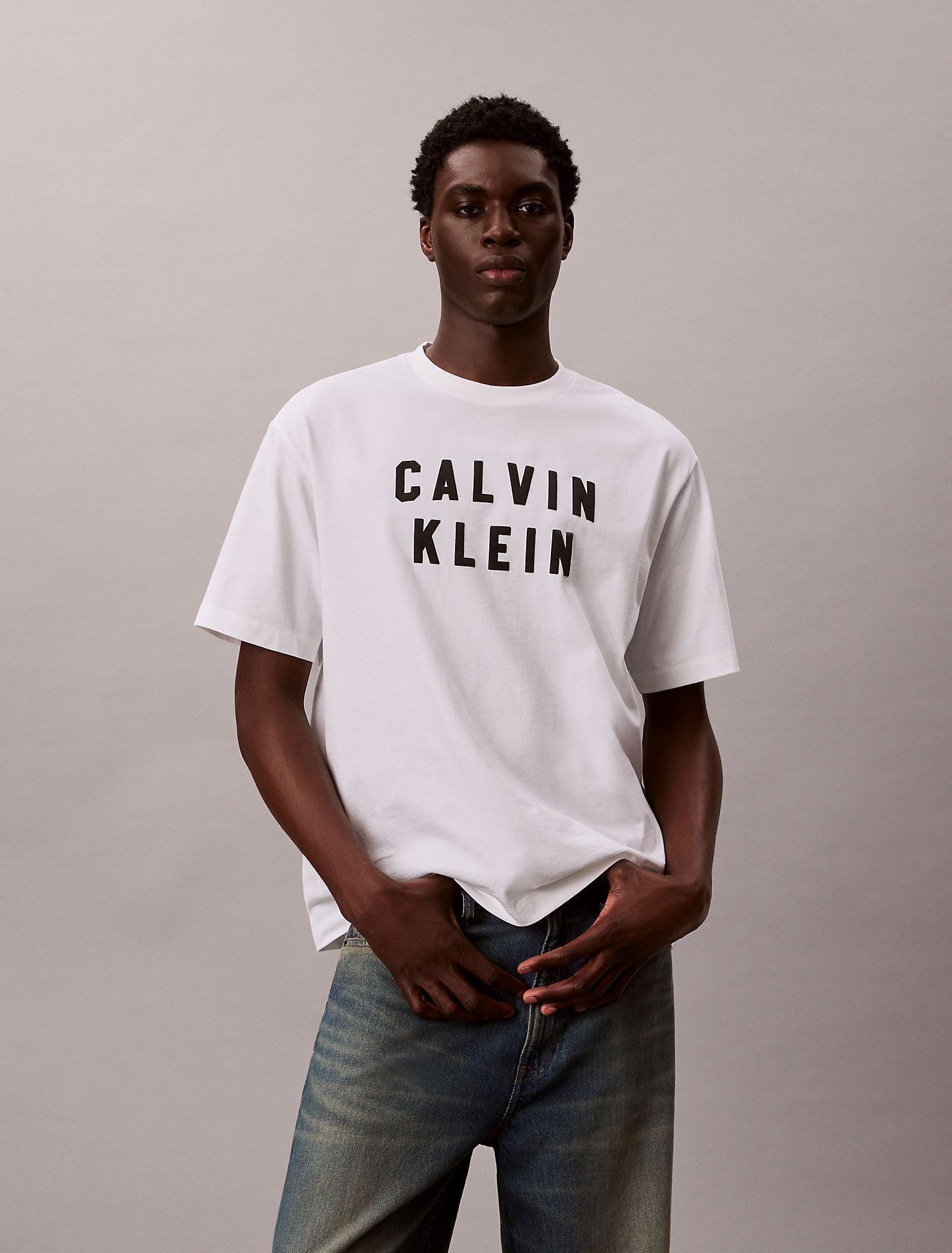Футболка Calvin Klein Varsity Logo Graphic Relaxed T-Shirt Bright White