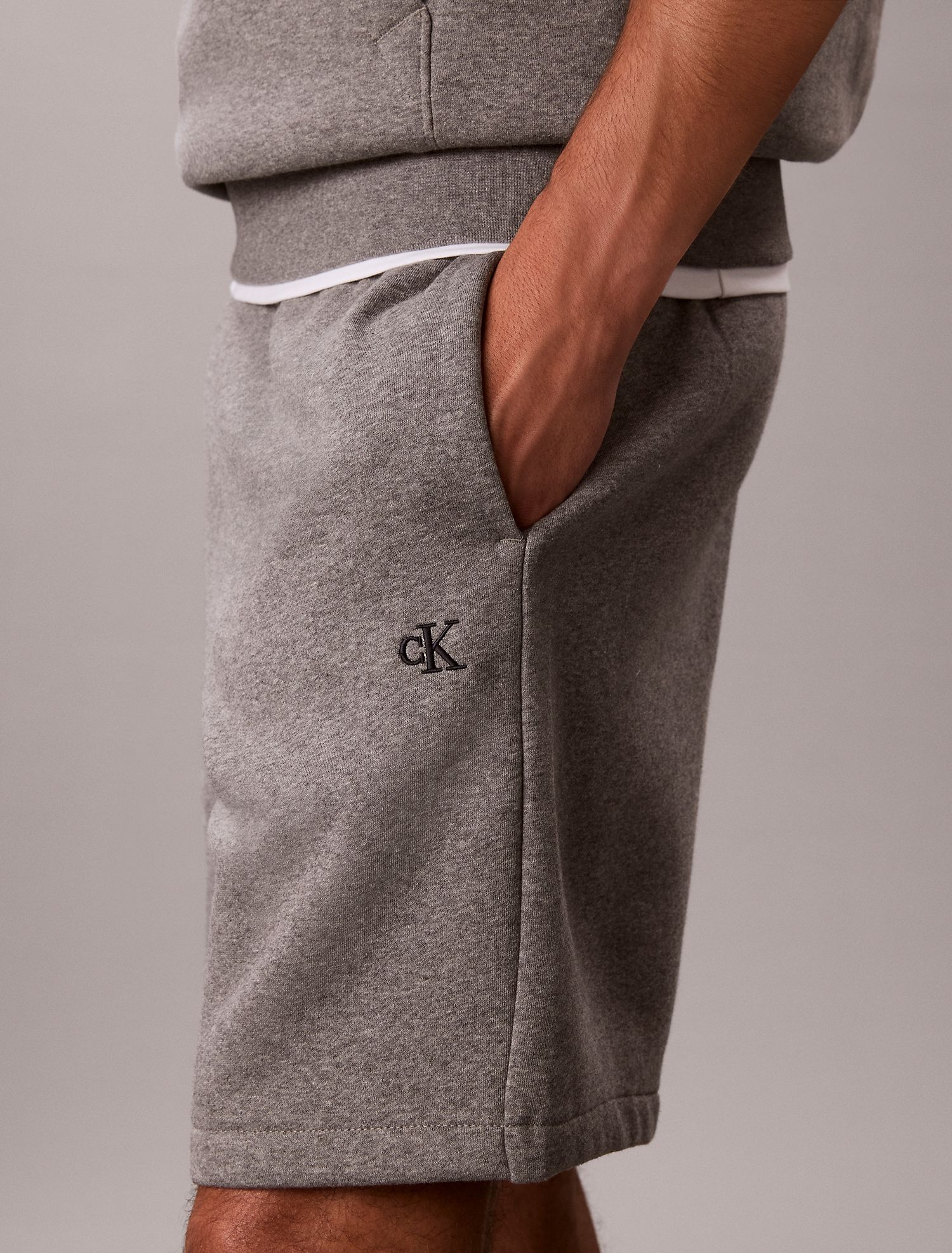 Шорты Calvin Klein Archive Logo Fleece Shorts Grey Heather