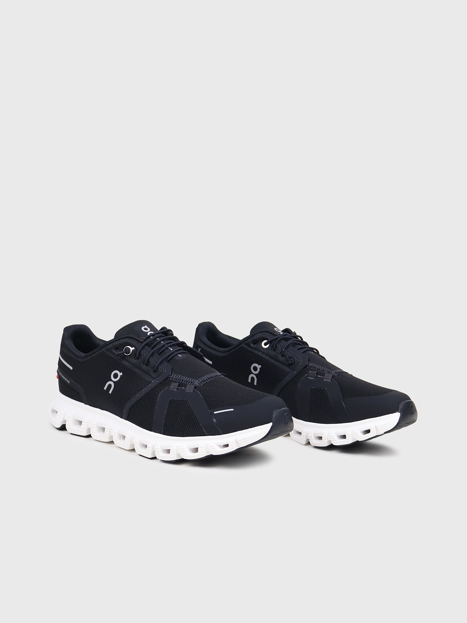 Кроссовки On Running Cloud 6 Black / White