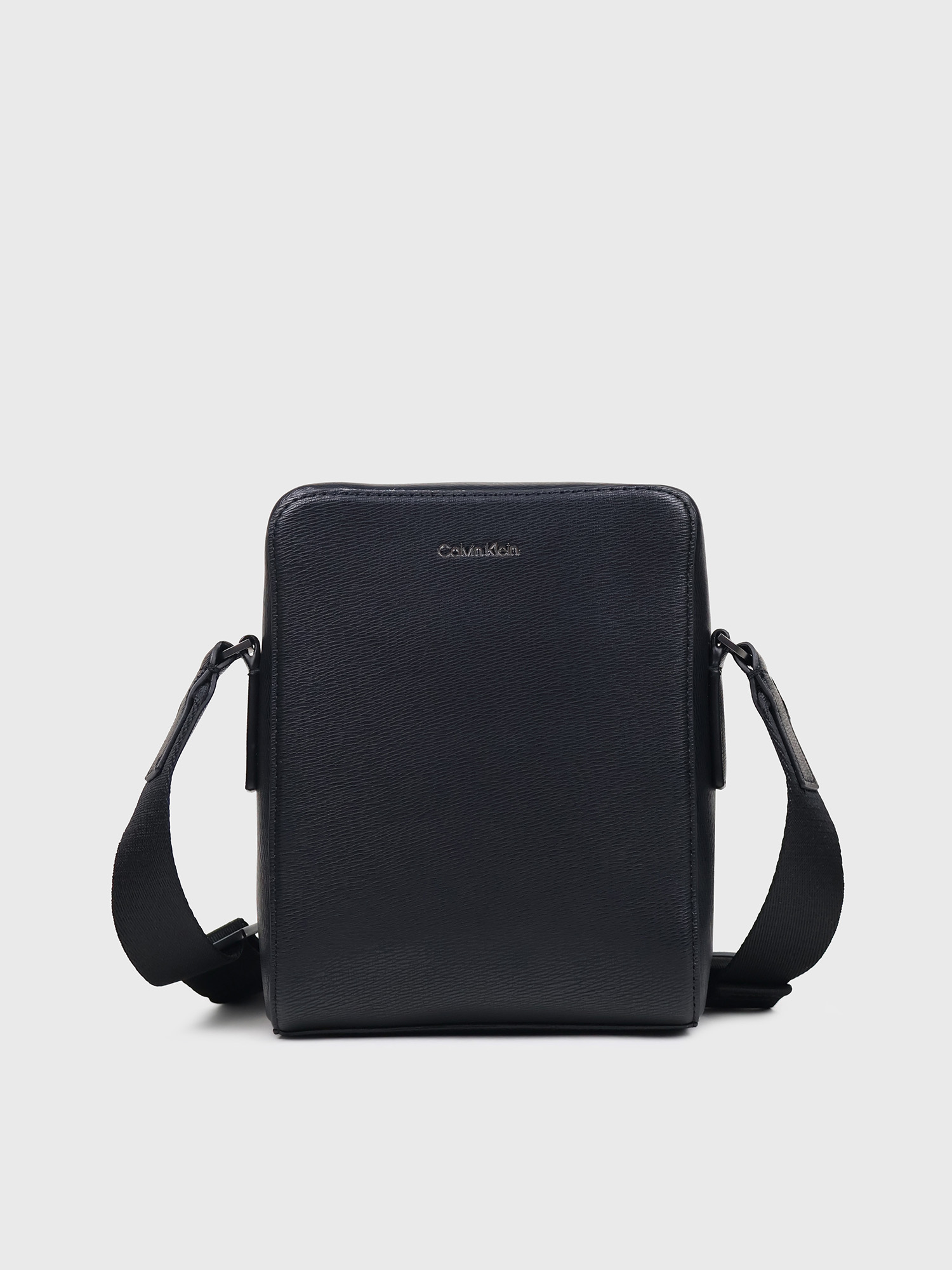 Сумка Calvin Klein Emblem Logo Slim Reporter Bag