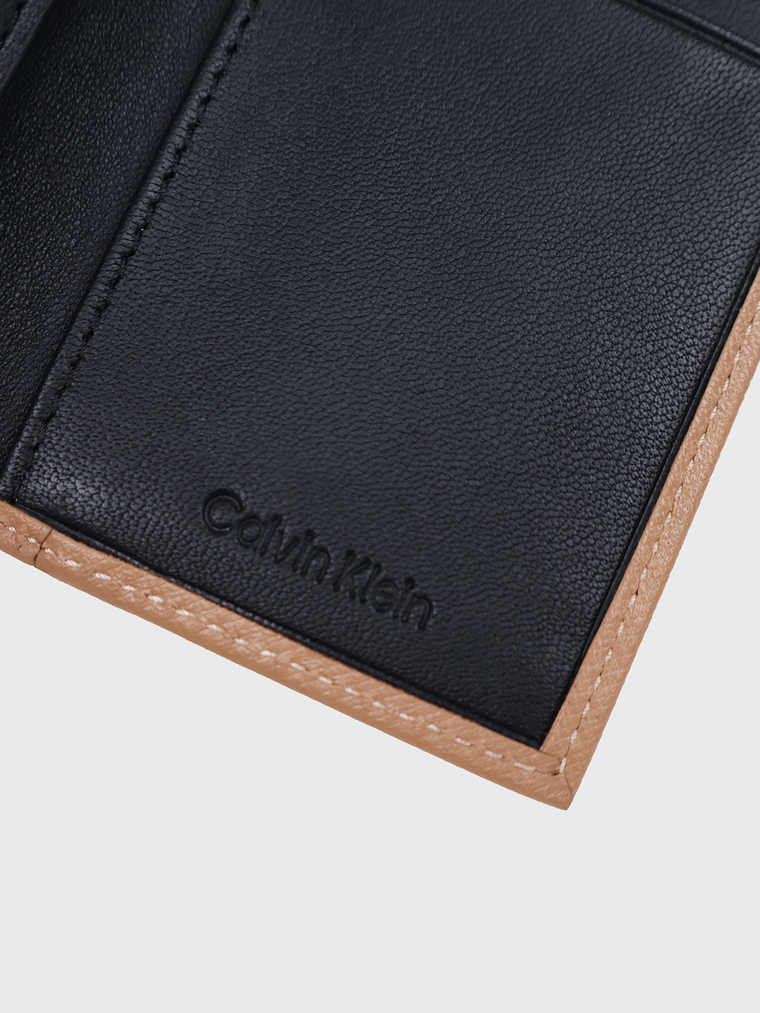Кошелек Calvin Klein Refined Saffiano Compact Bifold Burro