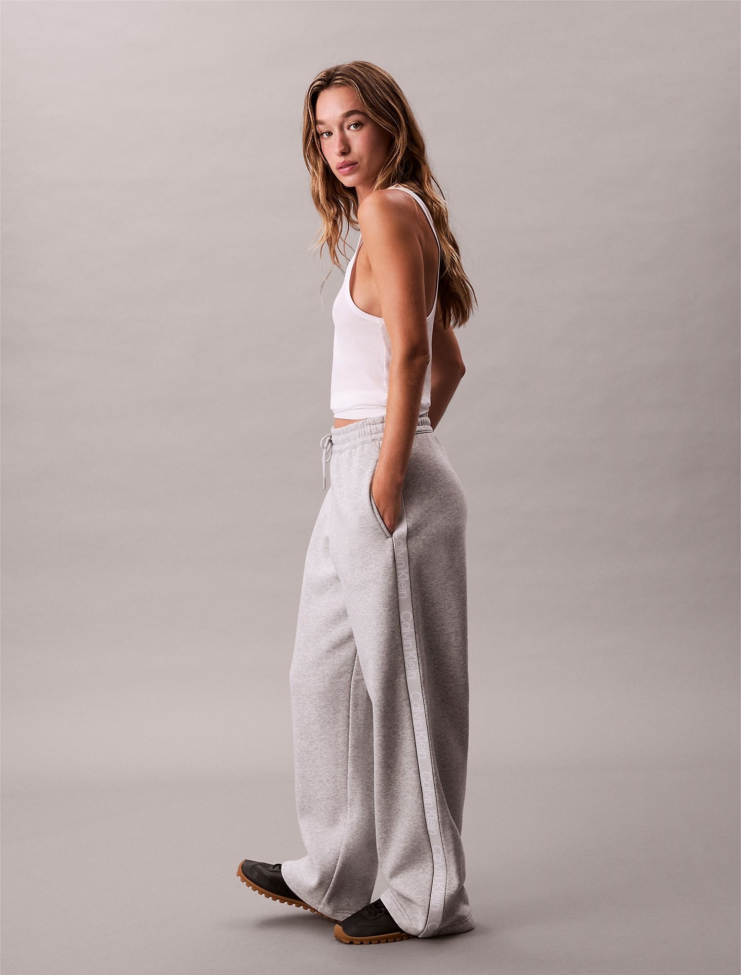 Брюки Calvin Klein Logo Tape Sweatpants History Heather