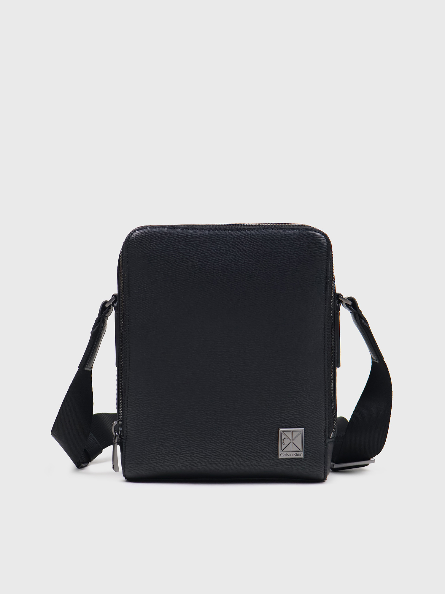Сумка Calvin Klein Emblem Logo Slim Reporter Bag
