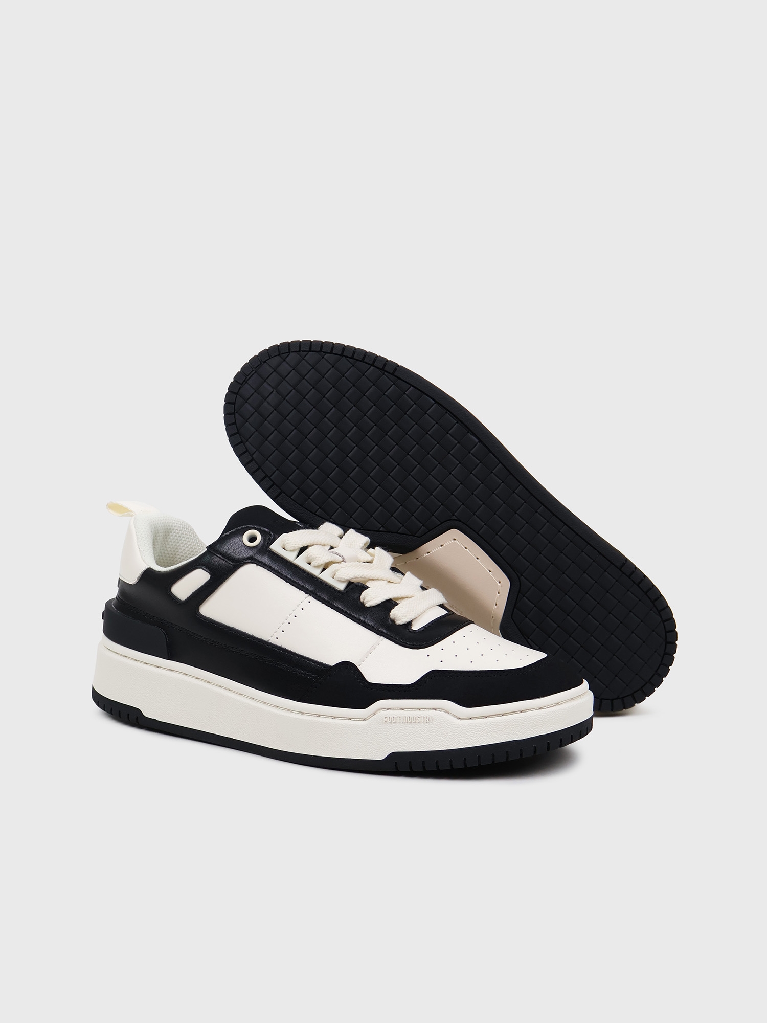 Кроссовки Foot Industry The Plateau Off-White / Black Low Top Sneakers