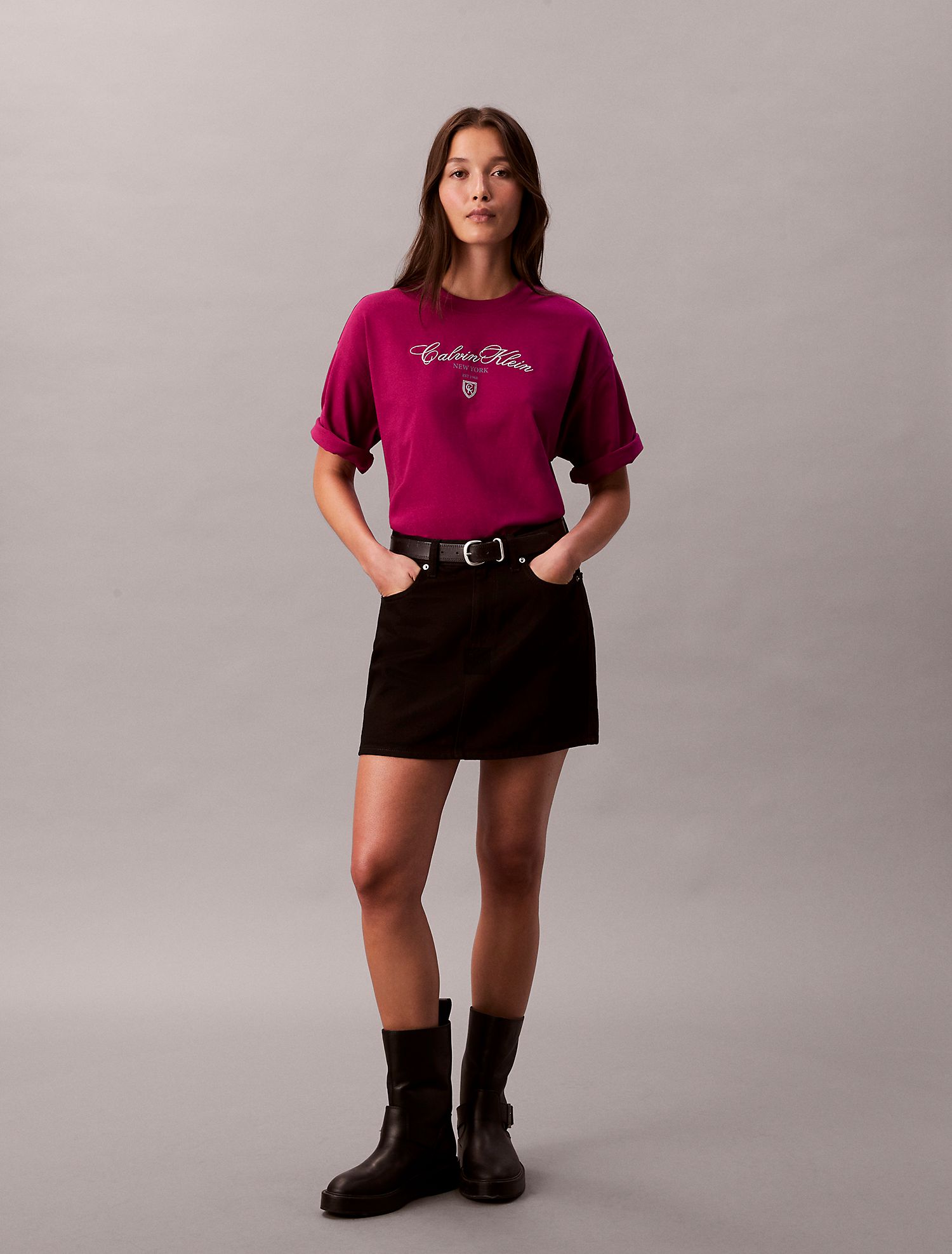 Футболка Calvin Klein Script Logo Graphic Relaxed Fruity Sangria