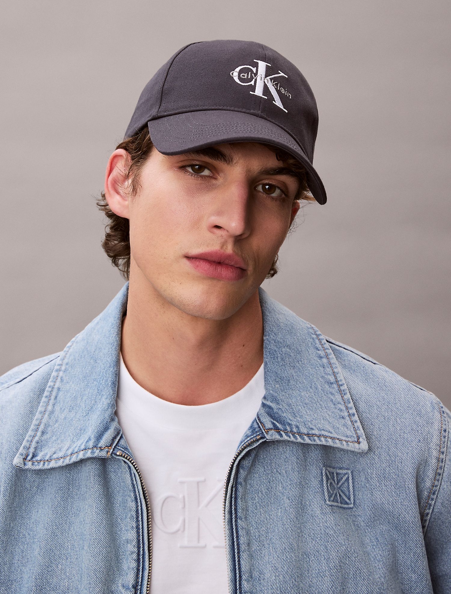 Бейсболка Calvin Klein Embroidered Monologo India Ink
